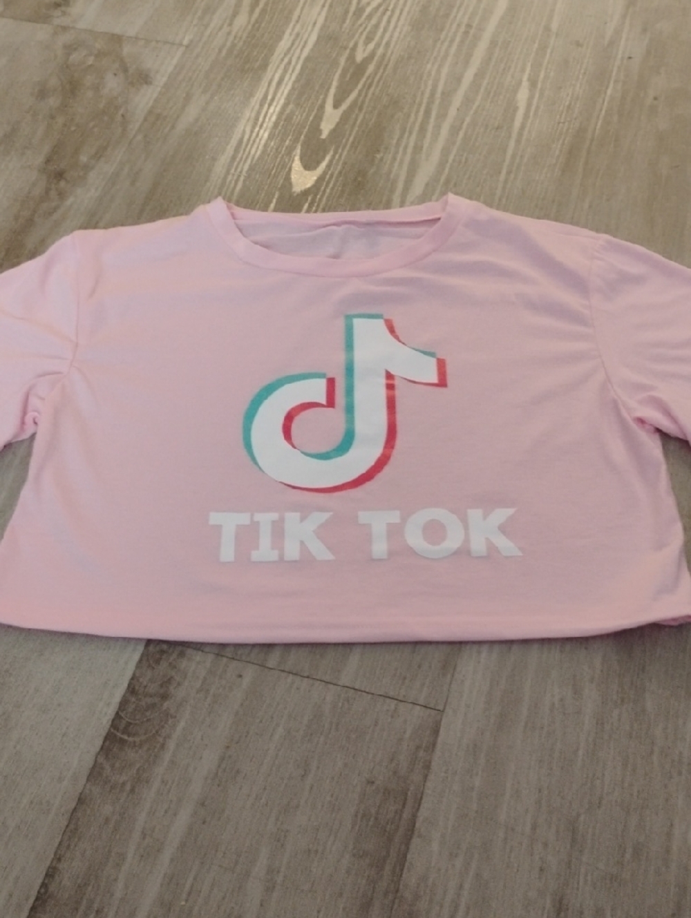 Tik Tok Graphic Pink  Cropped Top🆕🩷🍓✨